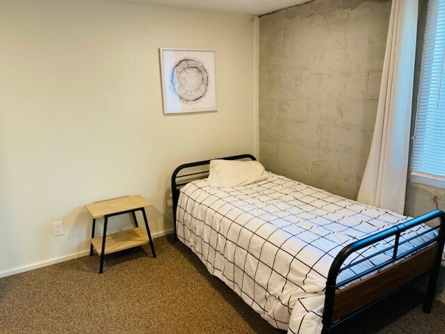 Building Photo - 517 W Milwaukee Dr