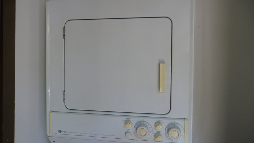 Building Photo - 18350 Hatteras St