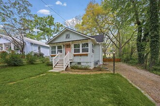 Building Photo - 441 Oak Dr