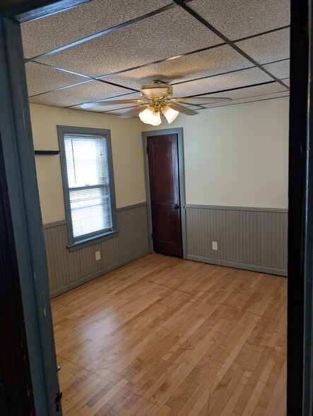 br - 2411 N Cramer St