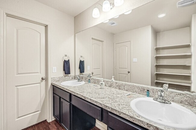Building Photo - 1345 Lariat Rdg Trl