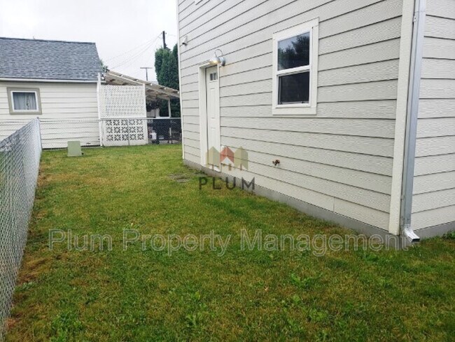 Building Photo - 2130 Mount Ave