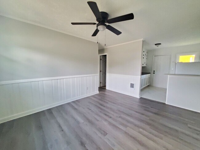 Building Photo - 418 Lake Ave