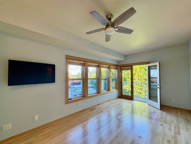 Building Photo - This gorgeous Bainbridge home is available starting mid July