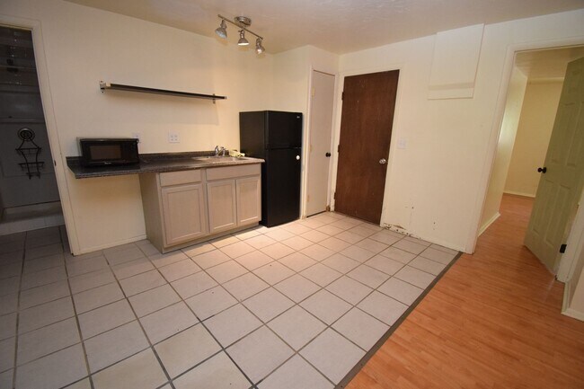 Building Photo - 4279-4279 S 1350 E