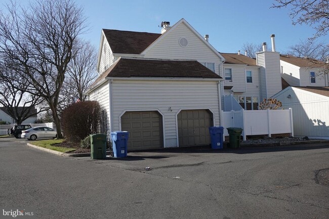 Building Photo - 130 Society Hill Blvd