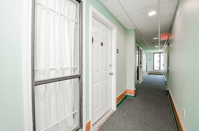 Building Photo - 6102 Seawall Blvd