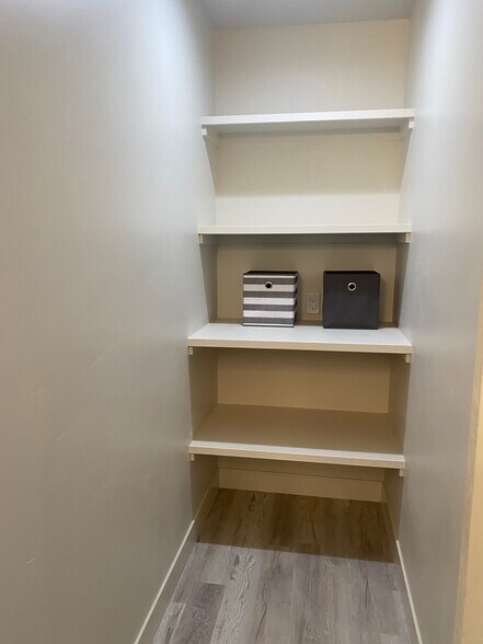 Building Photo - 2753 E Lake Vista Dr