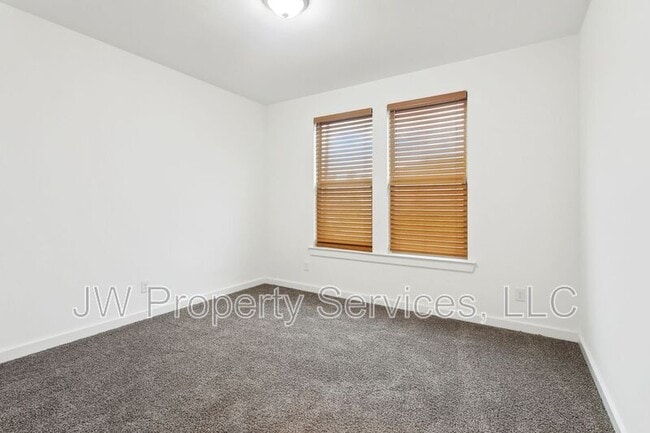 Building Photo - 40341 Cara Mae St