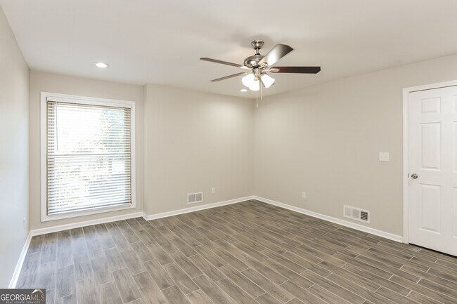 Building Photo - 5168 Legendary Ln