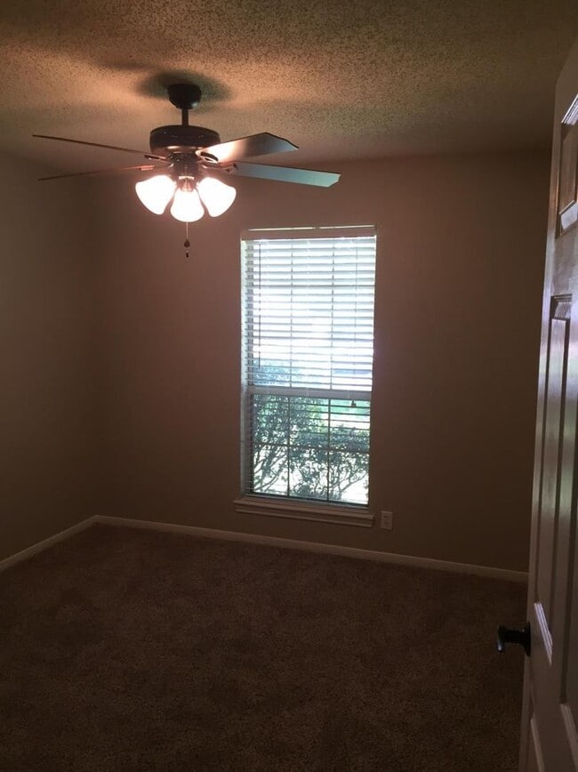 Building Photo - Updated Midway ISD Home