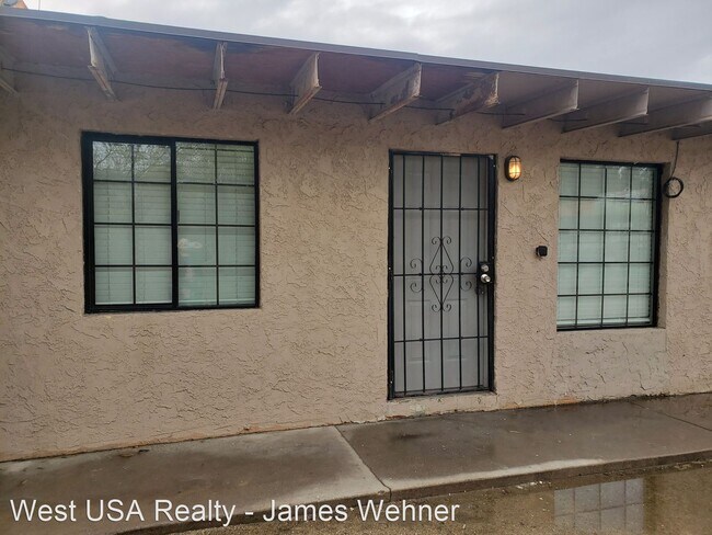 Building Photo - 2444 E Danbury Rd