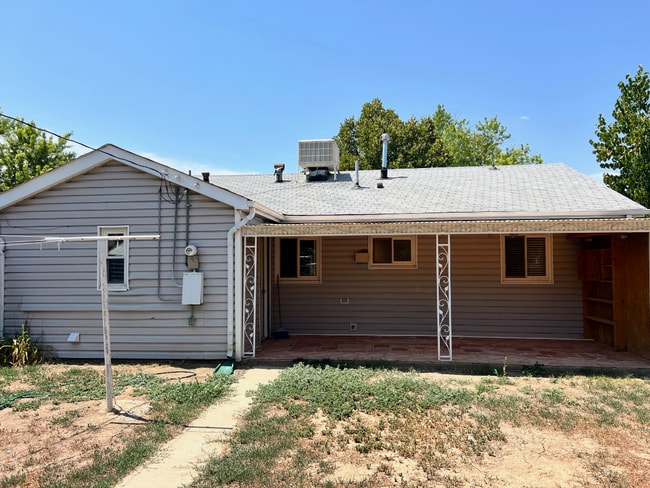Building Photo - "Charming 3-Bed Retreat in Aurora!"
