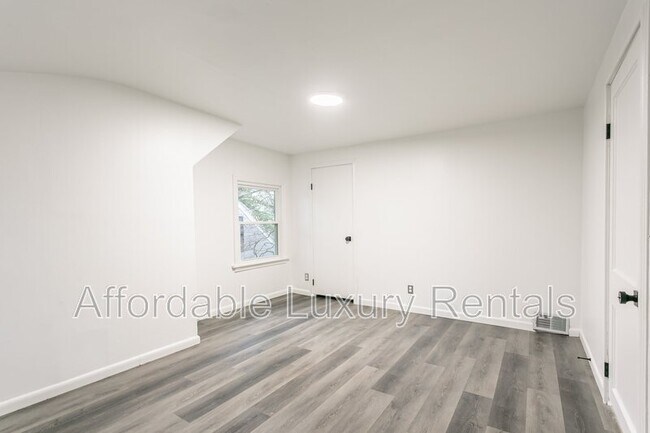 Building Photo - 805 N Landing Rd