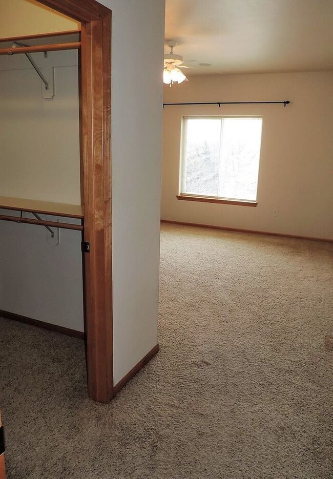 Building Photo - $1,395 | 2 Bedroom, 2 Bathroom Condo | Pet...