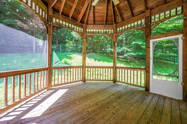 Building Photo - *Open House* 6/20 12-1 PM *