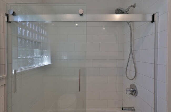 Building Photo - 4613 Libbey Dr