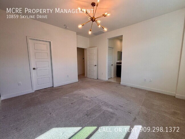 Building Photo - 10859 Skyline Dr