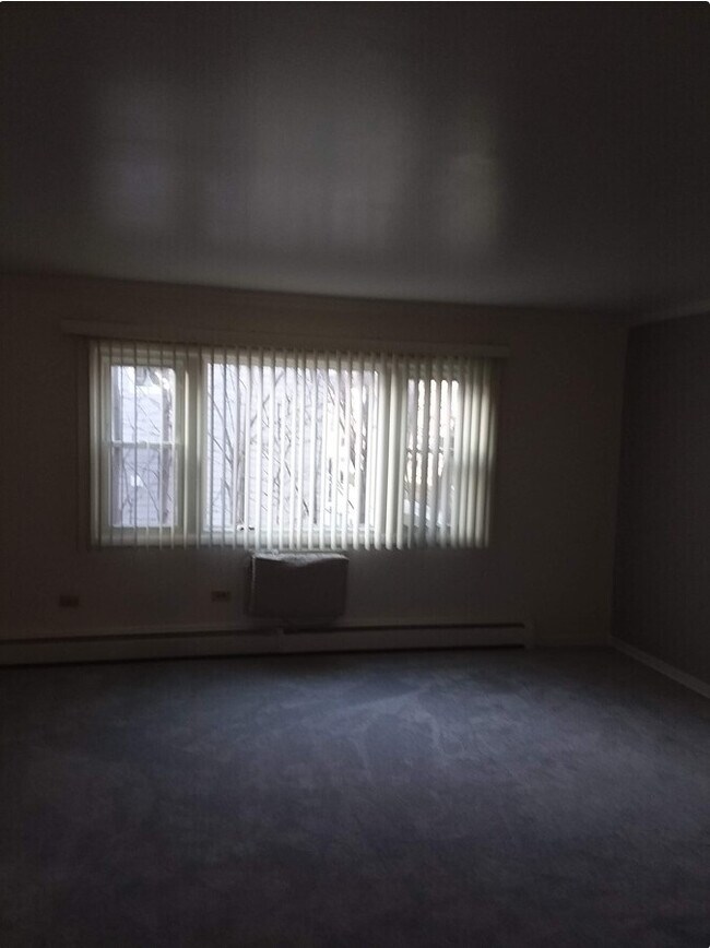 Building Photo - 17 W Grove St