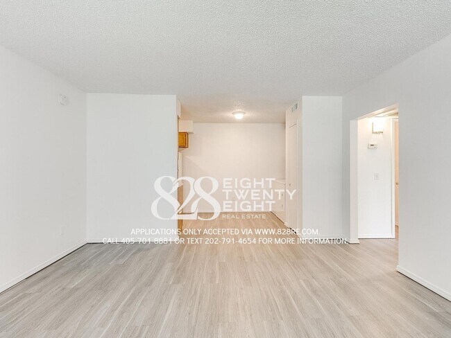 Building Photo - AVAILABLE NOW! 2 bed/1 bath Apartment at W...