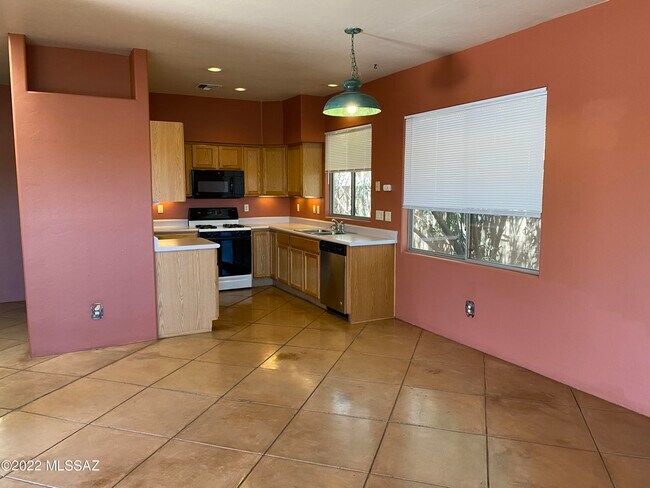 Building Photo - 3602 N Crest Ranch Dr