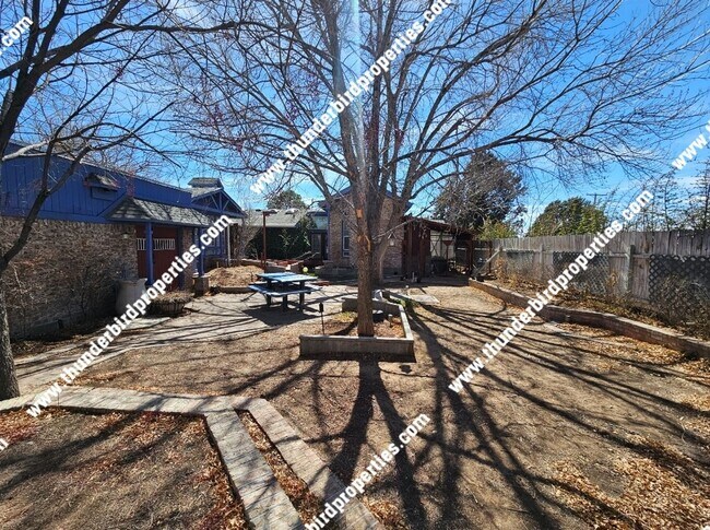 Building Photo - Lovely 3 bedroom, 2 baths in NE Heights!