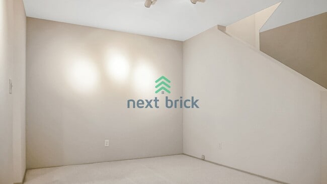 Building Photo - 3 Bed 2.5 Bath Townhouse Available for Rent!