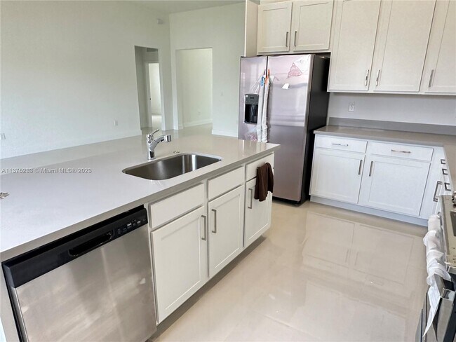 Building Photo - 14580 SW 22nd St