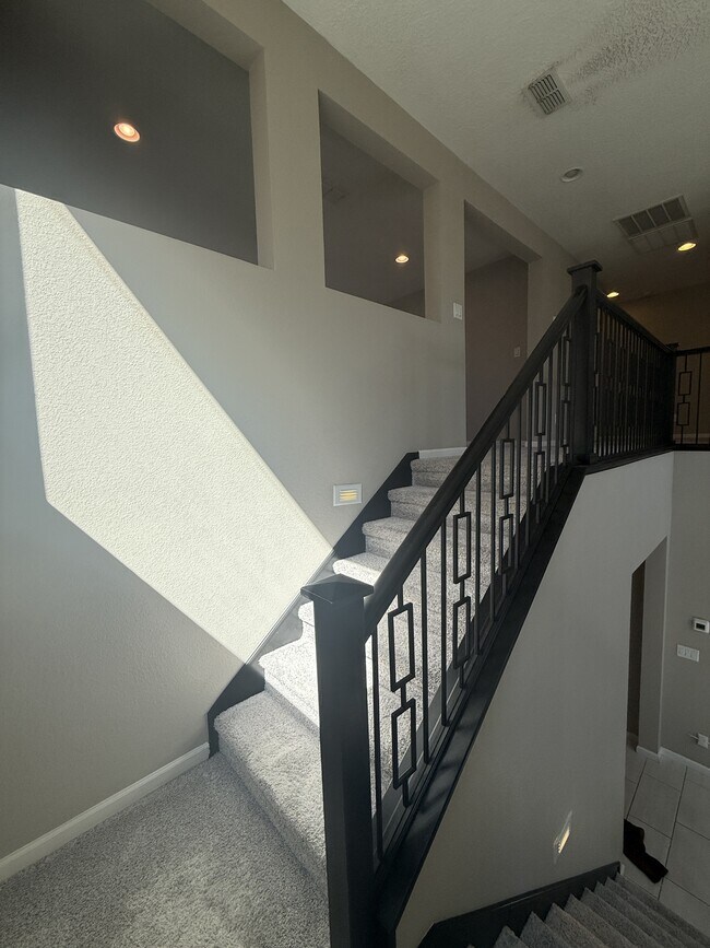 Building Photo - 6624 Yawkey Way NE