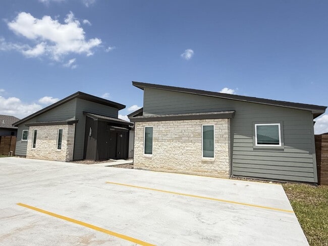 Building Photo - 4000 Peach Ln