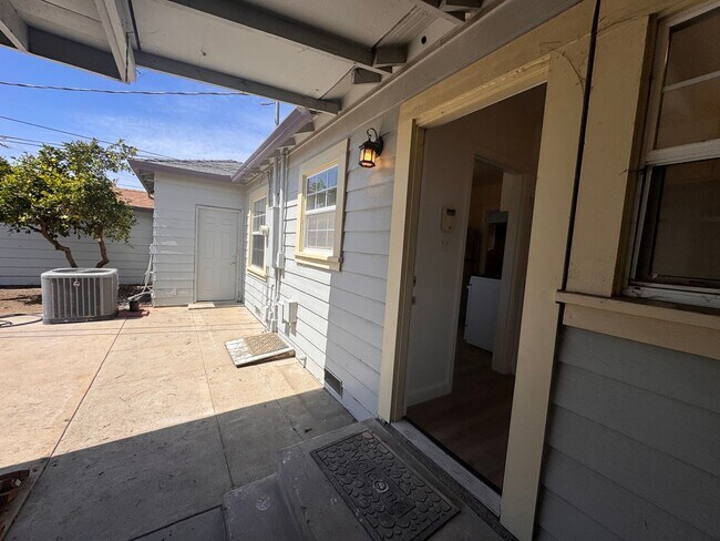 Building Photo - 21 Orange Dr