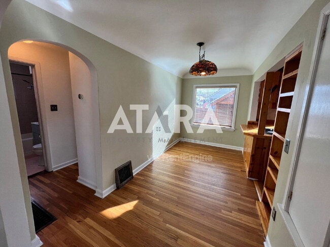 Building Photo - 2959 S 600 E