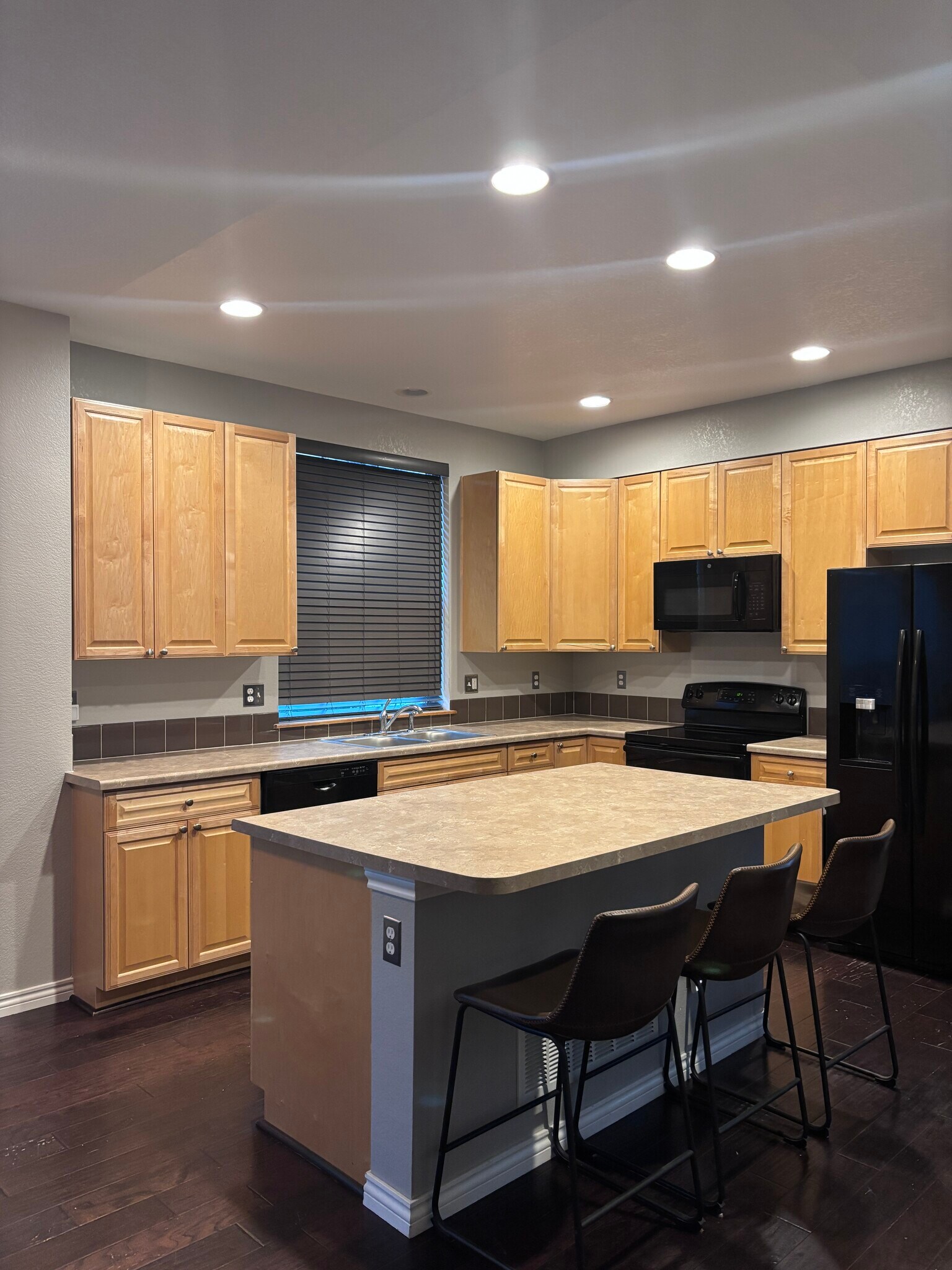 Building Photo - 3670 Paonia St