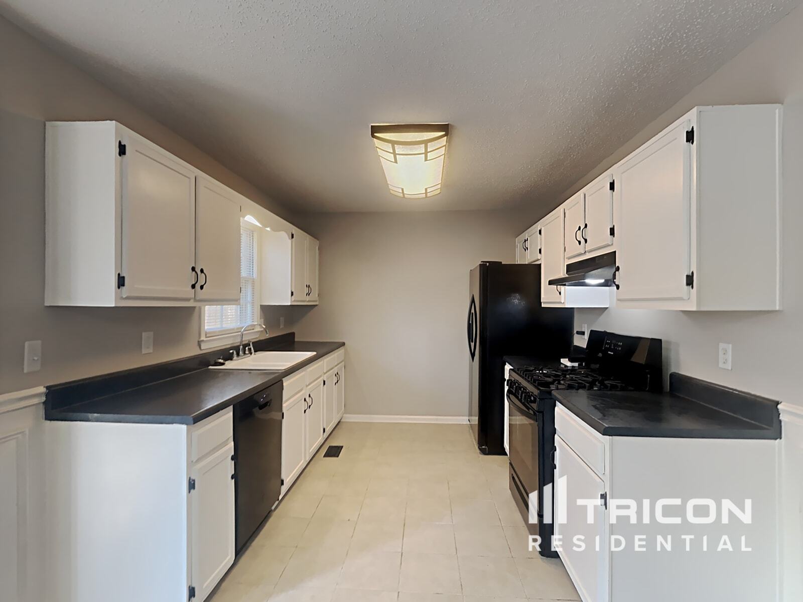 Building Photo - 579 Stratford Dr