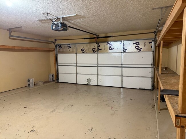 Building Photo - Collinsville 3/2 with new carpet!!