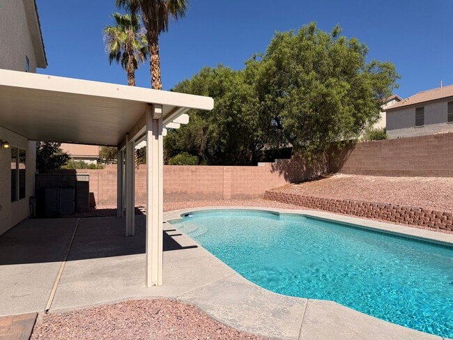 Building Photo - 3 Bedroom House with Pool