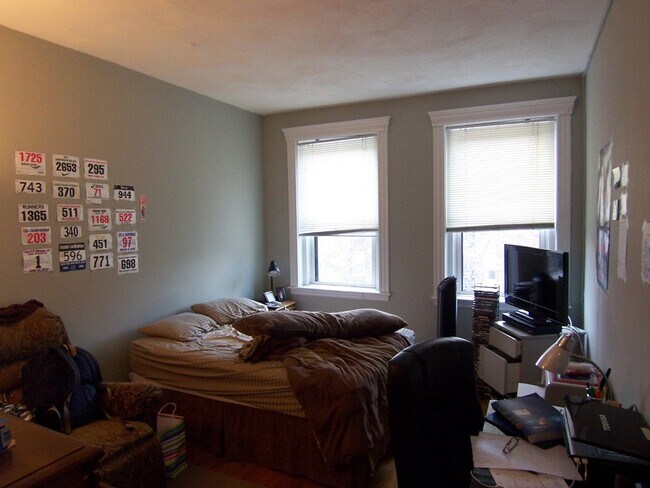 Building Photo - 61 Park Dr