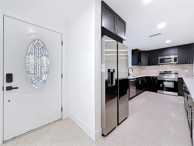 Building Photo - 2161 Edythe Dr