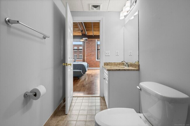 Building Photo - 145 Canal St E