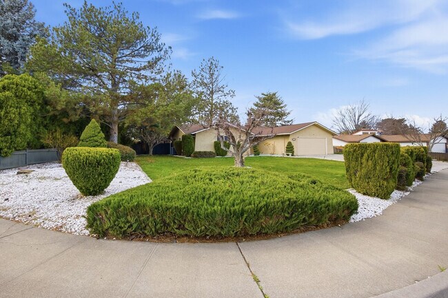 Building Photo - 1709 S Perry Ct