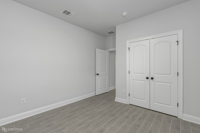 Building Photo - 212 Paisley Ln