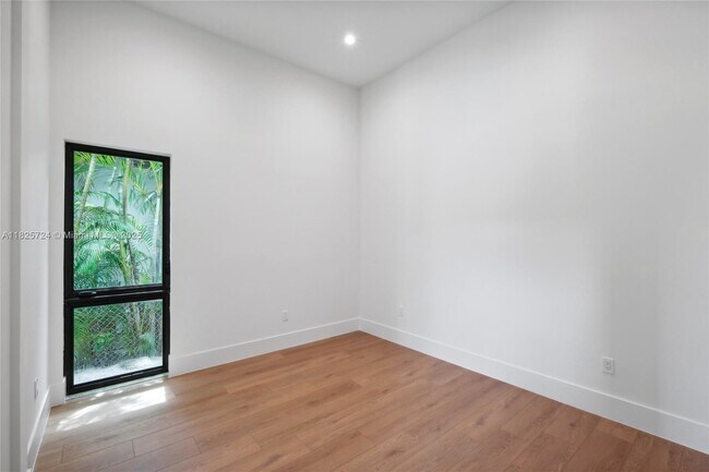 Building Photo - 424 NW 43rd St