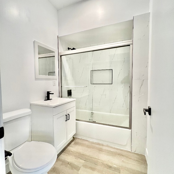 Building Photo - 1524 N Sycamore St