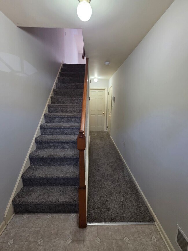 Building Photo - Browntown Twin Home