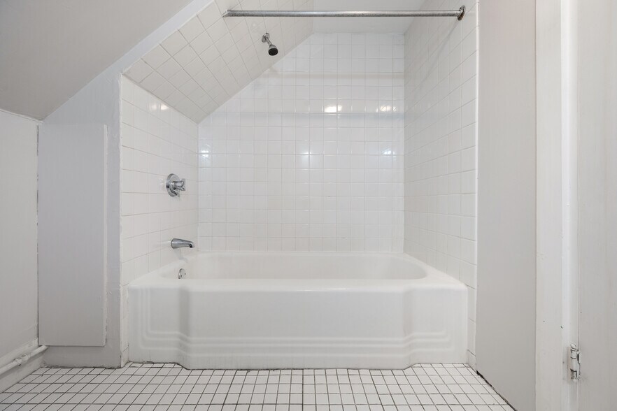 Building Photo - 135 Cedar St