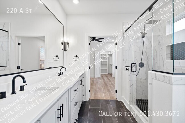 Building Photo - 220 A St