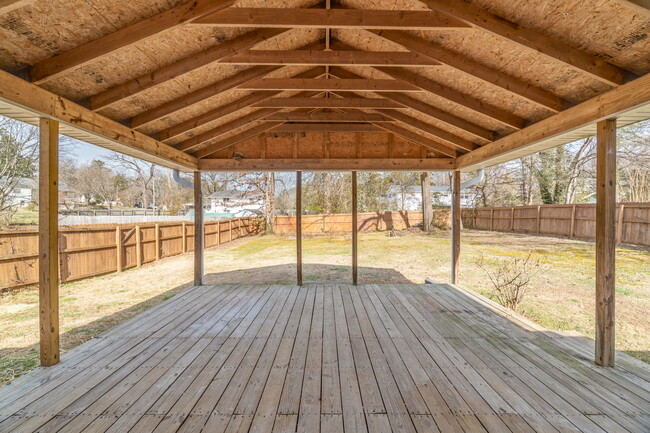 Building Photo - 331 Sarvis Dr
