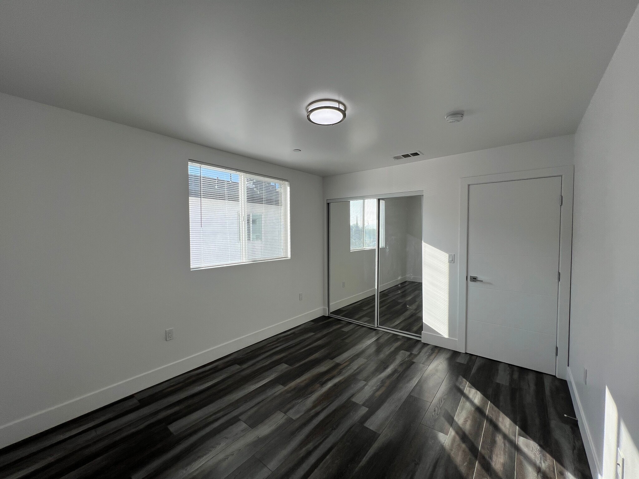 Building Photo - 6734 Irvine Ave