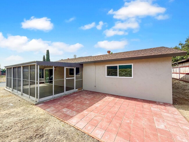 Building Photo - Charming 3BD/2BA House in Santee W/ W/D, M...