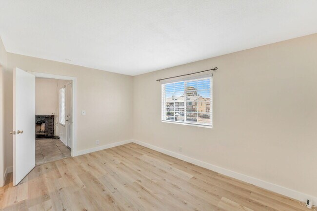 Building Photo - FULLY REMODELED UPSTAIRS CONDO | 3 BEDROOM | GRANITE COUNTERS | LAKE MEAD & JONES